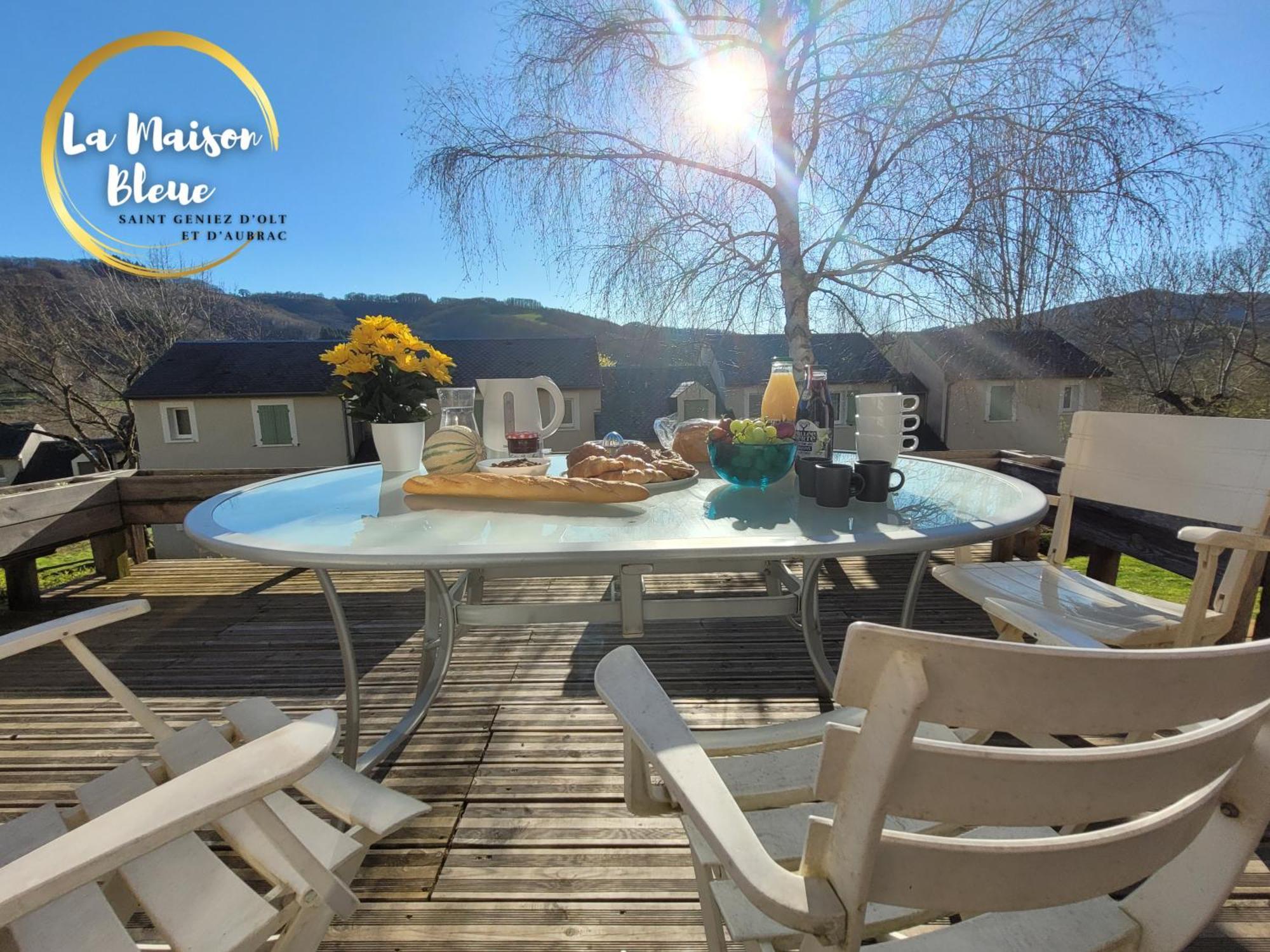 La Maison Bleue, Village Vacances, Piscine, Parking Saint-Geniez-dʼOlt Exteriér fotografie