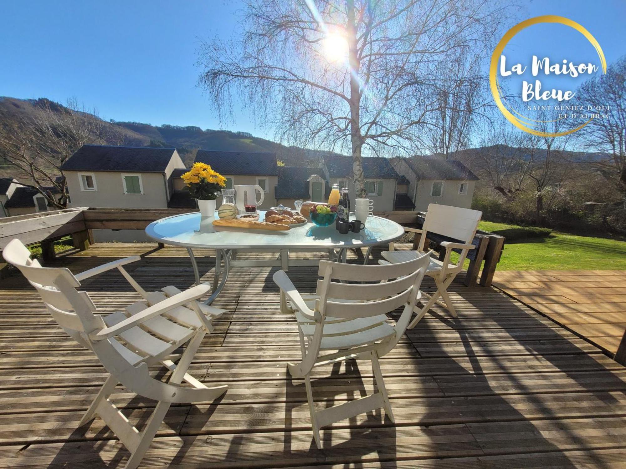 La Maison Bleue, Village Vacances, Piscine, Parking Saint-Geniez-dʼOlt Exteriér fotografie